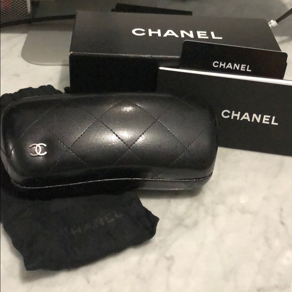 SOLD Authentic Chanel bow sunglasses - Picture 3 of 8
